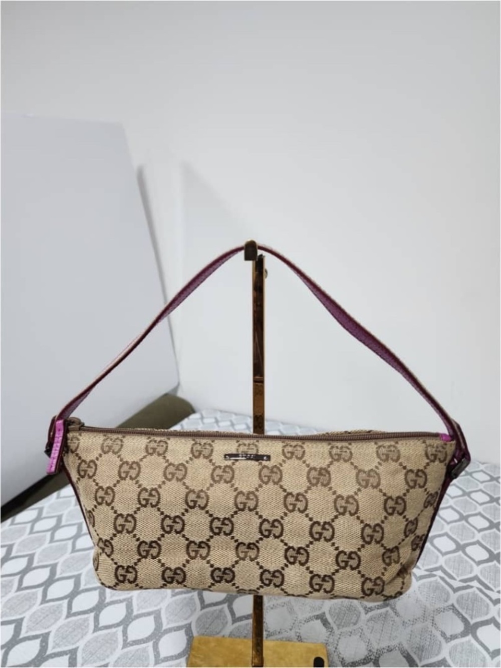 Authentic GUCCI Monogram Boat Pochette Pink/Beige